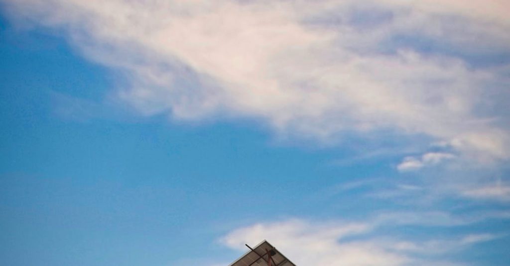 Ilmastonmuutos - Taistelu Ilmastonmuutosta Vastaan: Kuinka Puhdas Energia Voittaa Politiikan