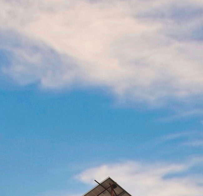 Ilmastonmuutos - Taistelu Ilmastonmuutosta Vastaan: Kuinka Puhdas Energia Voittaa Politiikan