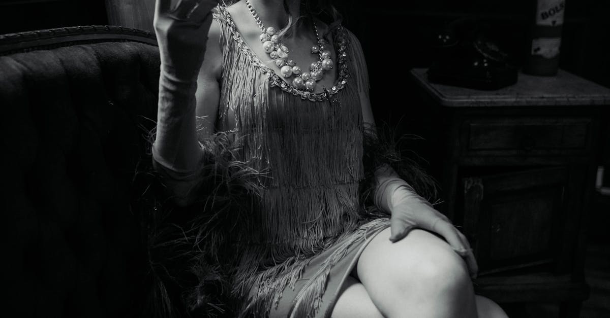 Muoti - Hapsut tekevät näyttävän paluun – Näin hyödynnät vuoden muoti-ilmiötä arjessa ja juhlassa